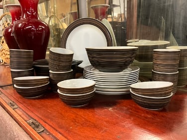 Vintage Pyrex Rare Terra Design Serve Ware - (25) Pieces
