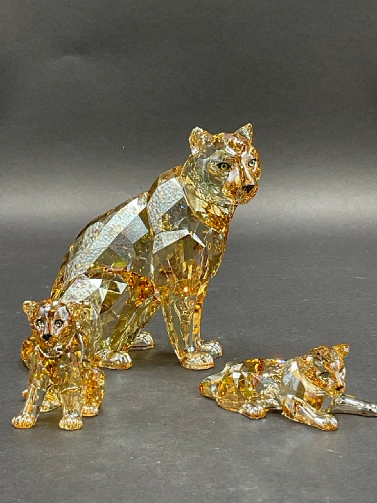 Swarovski Crystal Leopard "Sophia" and Cubs (1 of 7)