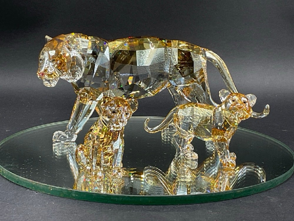 Swarovski Crystal Tiger Mother with Cubs (1 of 6)