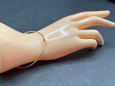14K Yellow Gold Bangle Bracelet w/ Fold Over Clip