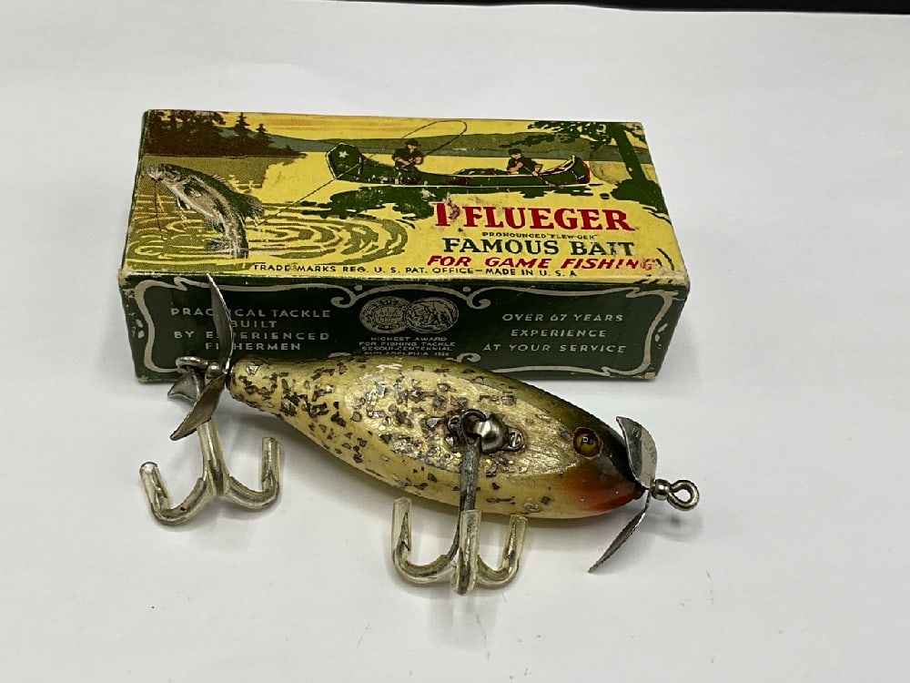 Pflueger Fishing Lure Size 3 Silver Sparks Greenback 9303 w/ box: Pflueger Fishing Lure Size 3 Silver Sparks Greenback 9303 w/ box Dimensions: 1 1/4” x 4”