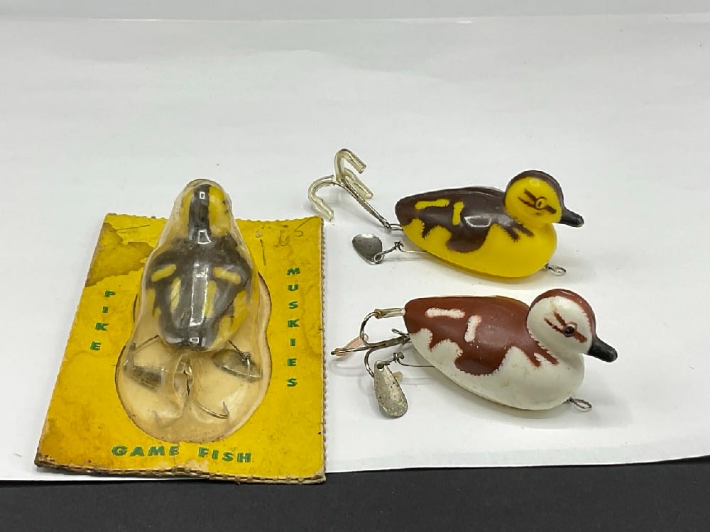 Three (3) Pike Muskies Bass Duck Lures: Three (3) Pike Muskies Bass Duck Lures.Dimensions: 1 1/2” x 2 1/2”