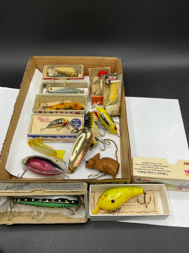 Estate Compiled Loose and Boxed Vintage Fishing Lures: Estate Compiled Loose and Boxed Vintage Fishing Lures.Including: Bud Stewart, Cotton Cordell, Me racke Minnow no. 651, Heddon, Shakespeare Spinning Mouse.