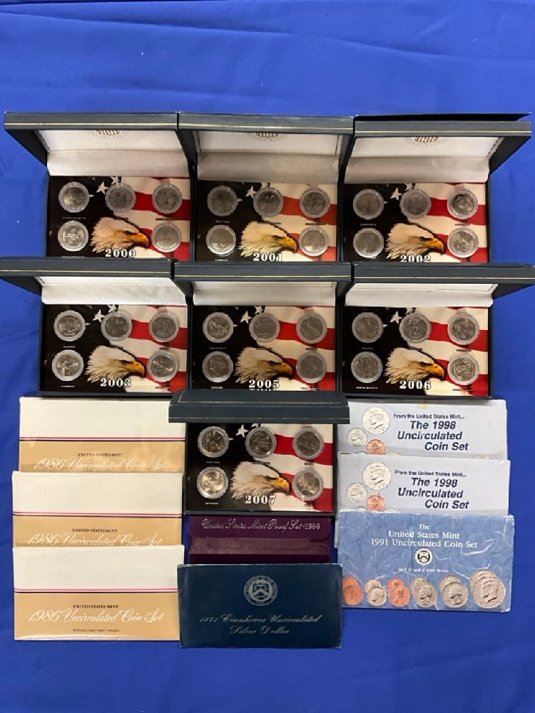 Large Lot of US Coins With Silver Dollar (1 of 4)