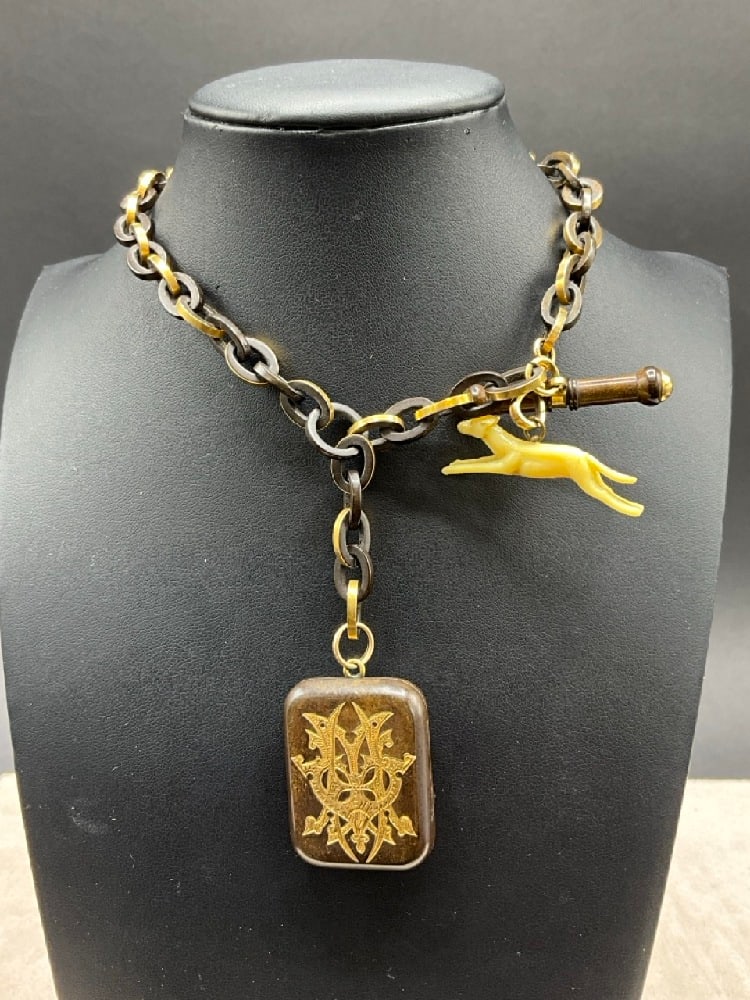 Early 1900's C. Vintage Plastic/Bakelite Watch Fob: Early 1900's C. Vintage Plastic/Bakelite Watch Fob.Good Condition, Please See Photograph Preview.Dimensions:14”L