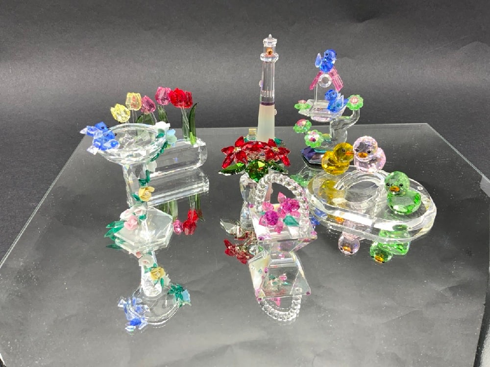 Grouping of (7) Swarovski  & Crystal World Figures (1 of 6)