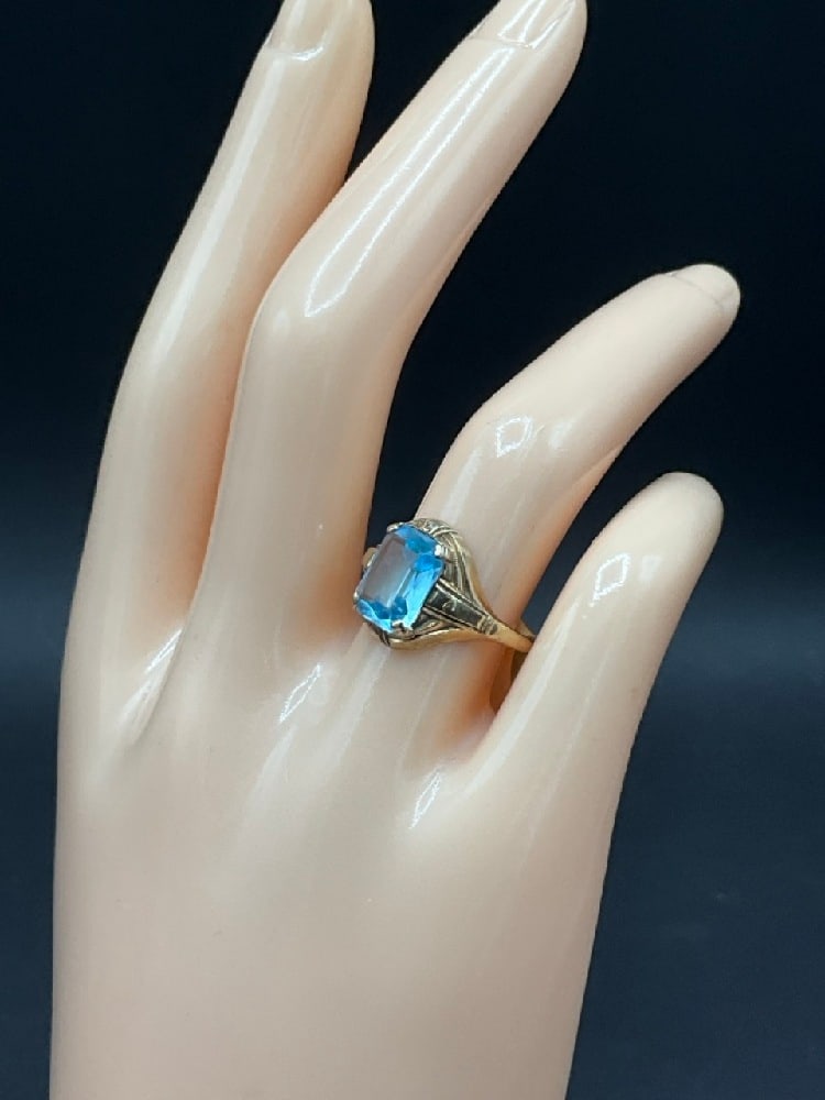 10K Yellow Gold Blue Topaz Ring (1 of 4)