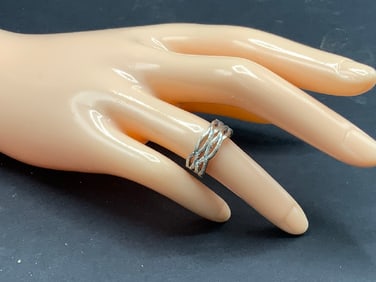14K White Gold Wedding Band
