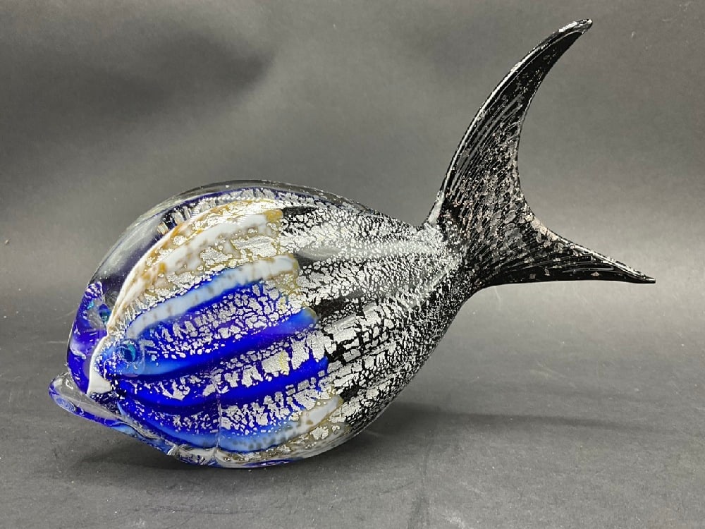 Hand Blown Murano Glass Fish Sculpture: Hand Blown Murano Glass Fish Sculpture .Dimensions: 6” x 8 1/2”
