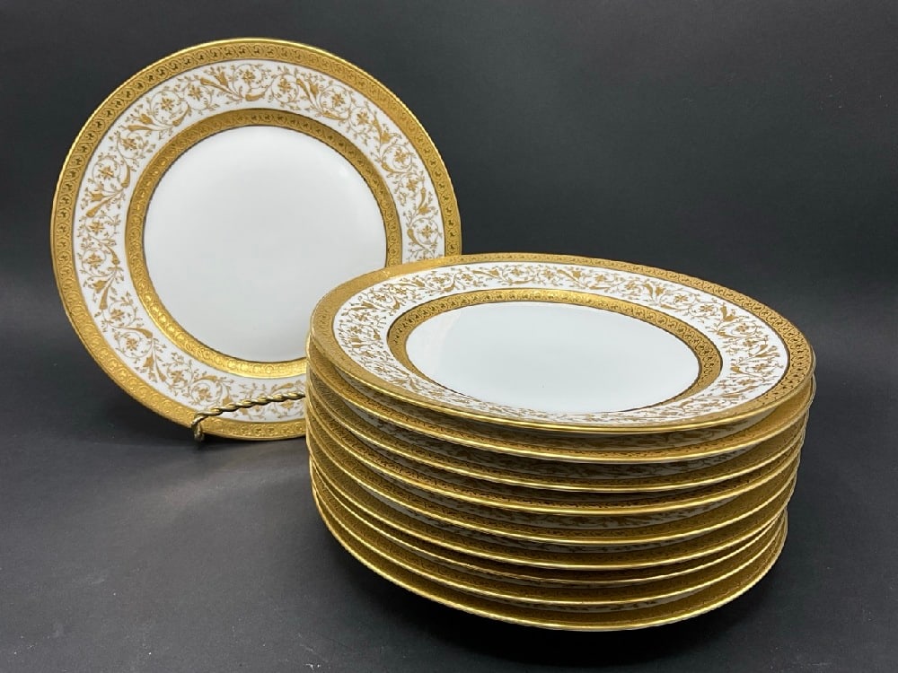 (10) WM Guerin & Co. Limoges Salad Plates w/ Gold Decoration: (10) WM Guerin & Co. Limoges Salad Plates with gold decoration. Very fine. Please see photograph preview. Dimensions: 8 1/2”