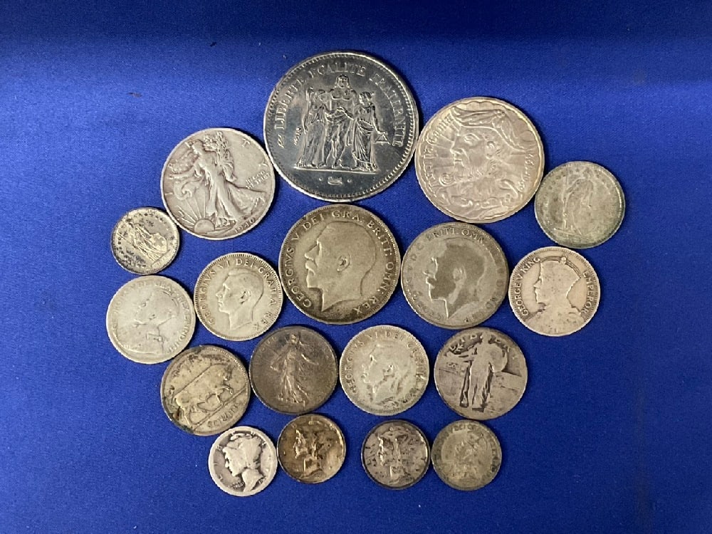 Estate Compiled 136 Grams of U.S & World Coins (1 of 2)