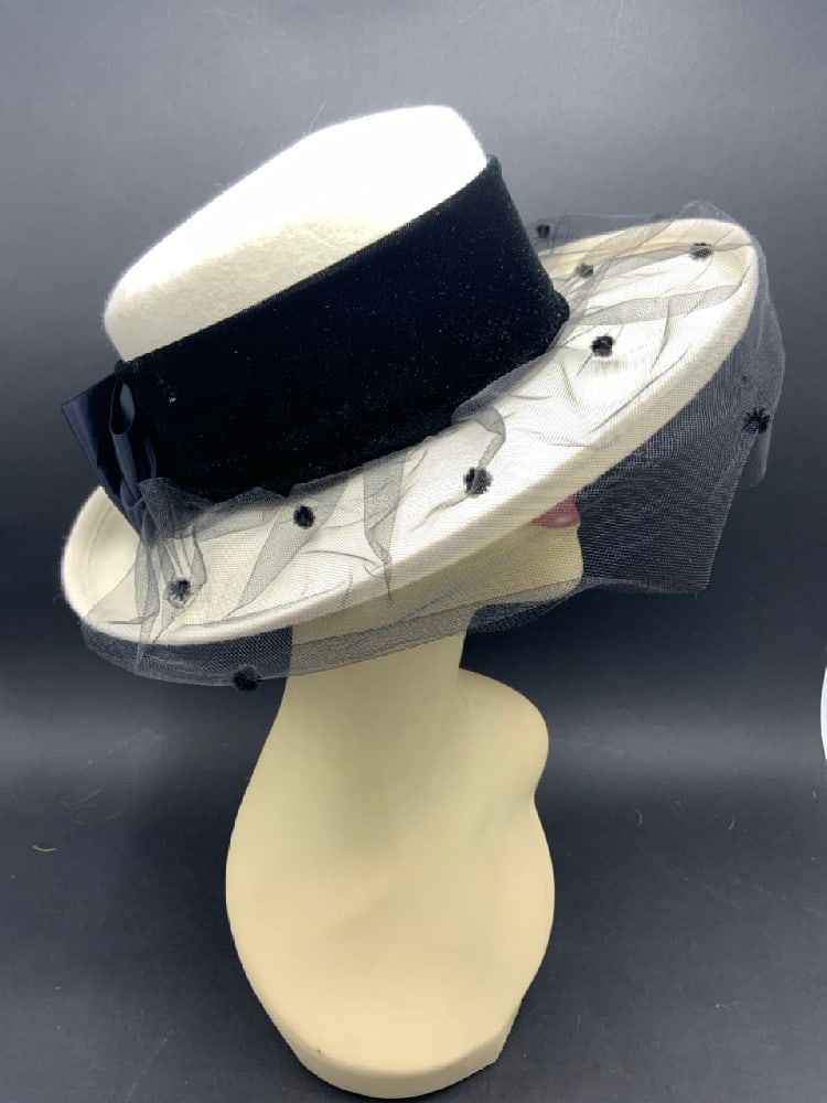 Plaza Suite by Betmar WPL 4384 Felt with Black Velvet Bow: Vintage Plaza Suite by Betmar WPL 4384 Felt with Black Velvet BowGood Condition, Please See Photograph Preview Dimensions:7” D