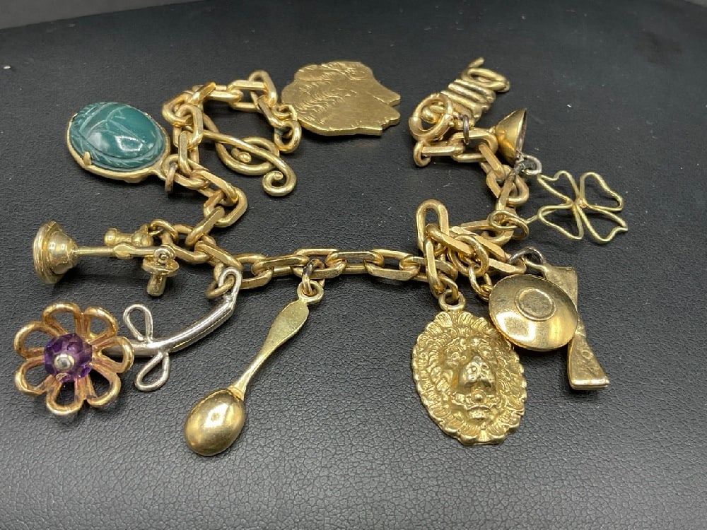 10K- 14K Yellow Gold Charm Bracelet w/ Charms (1 of 5)