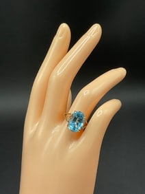 10K Yellow Gold Blue Topaz Ring