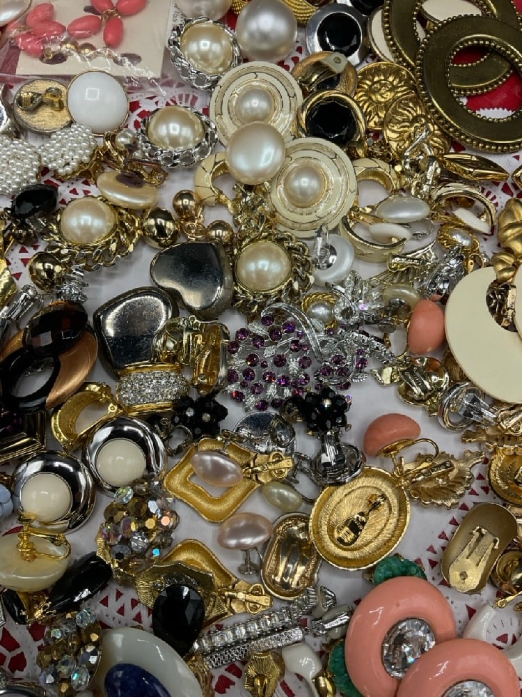 60 Pairs Estate Complied Signed Vintage Clip on Earrings (1 of 17)