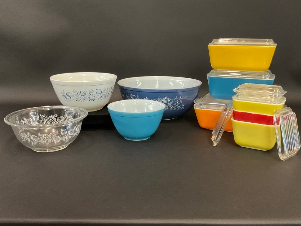 Large (11) Piece Vintage Pyrex Lot: Large (11) Piece Vintage Pyrex Lot. Refrigerator dishes and mixing bowls etc. Dimensions: Lg - 3 1/2” x 5 3/4” Sm - 3 1/4” x 4 1/4”