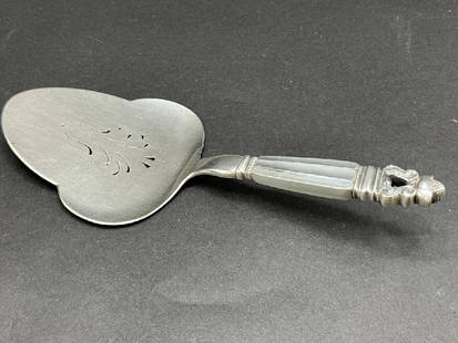 Georg Jensen Sterling Silver Acorn Pie Server: Georg Jensen Sterling Silver Acorn Pie Server.Dimensions: 9&rdquo; x 4&rdquo; Total Weight: 123 grams.