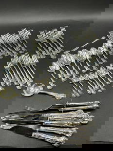 Towle Old Master Sterling Silver Flatware: 45 Piece Towle Old Master Sterling Silver Flatware.Total weighable weight: 1065 grams. Knives / Server is an additional 536 grams Overall 1601 grams