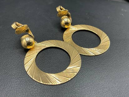 14K Yellow Gold Clip On Hoop Earrings: 14K Yellow Gold Clip On Hoop Earrings. Total weight: 7.1 grams Dimensions: 1”