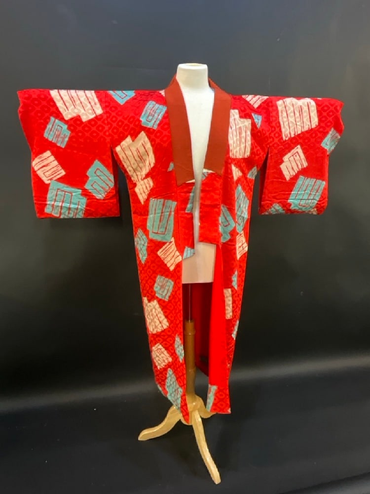 Japanese Silk Kimono: Japanese Silk KimonoGood Condition, Please See Preview Photographs Dimensions: Arm to Arm 52”L, Shoulder to Floor 50”L, Arm Opening 30”D