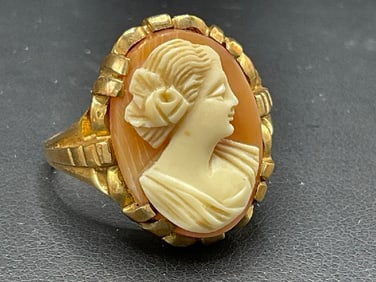 10K Yellow Gold Antique Cameo Ring