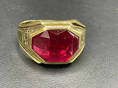 14K Yellow Gold Men’s Ring with Ruby Glass Stone: 14K Yellow Gold Men’s Ring with Ruby Glass Stone.Size: 12Total weight: 7.3 grams.