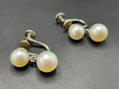 14K White Gold Pearl Earrings: 14K White Gold Pearl Earrings. Dimensions: 1 1/4" drop. Total weight: 4 grams.