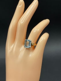 14K Yellow Gold Aquamarine Ring
