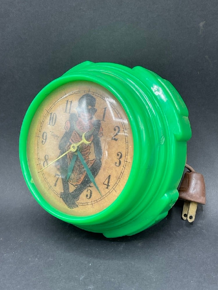 Topsy Black Americana Wall Clock (1 of 4)