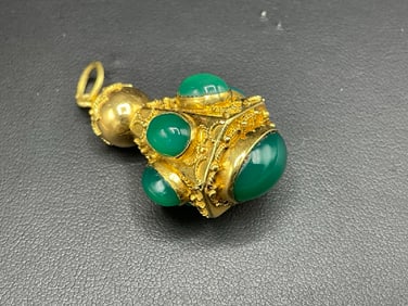 Vintage 18K Jade Filigree Scrollwork Amulet Pendant