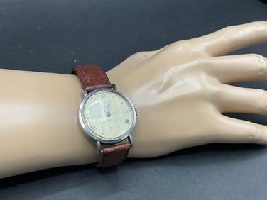 Vintage Men’s 17J Omega Chronometer Wristwatch