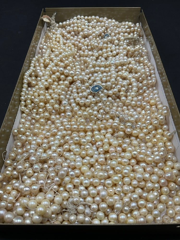 Estate Found Three (3) Pounds of Freshwater Pearl Strands (1 of 5)