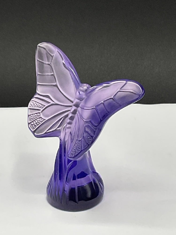 Lalique Purple Crystal Butterly Figurine: Lalique Purple Crystal Butterly Figurine. Signed at base Lalique, France. Dimensions: 3” x 2”