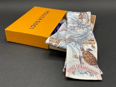 Louis Vuitton Voyage Extraordinaire Silk Twilly w/Box