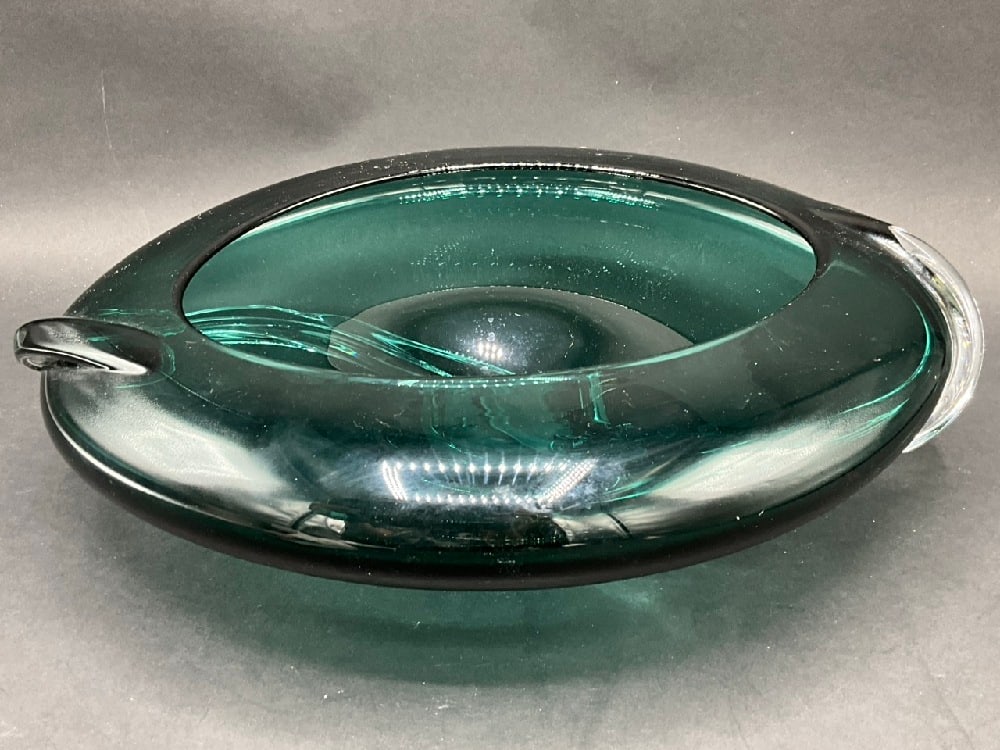 MCM Signed Matthew Bruechner 1995 Thames Glass Bowl: MCM Signed Matthew Bruechner 1995 Thames Glass Bowl. Excellent Condition. Dimensions: 3 1/4” x 13” x 10 1/3”