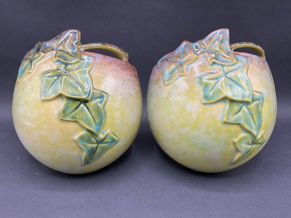 A Pair, Roseville Wall Pockets - #266 & 267 - 5