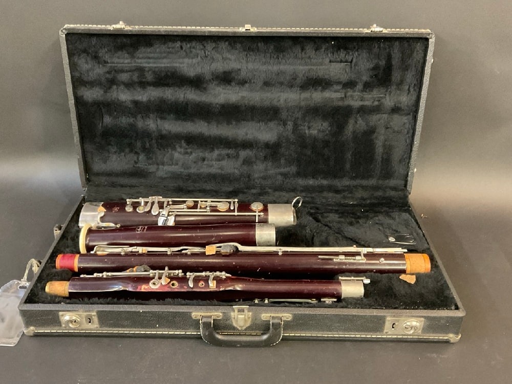 Signet “Soloist?? Bassoon Musical Instrument: Signet “Soloist” Bassoon Musical Instrument. Some finish scuffs noted. Overall very good working order.
