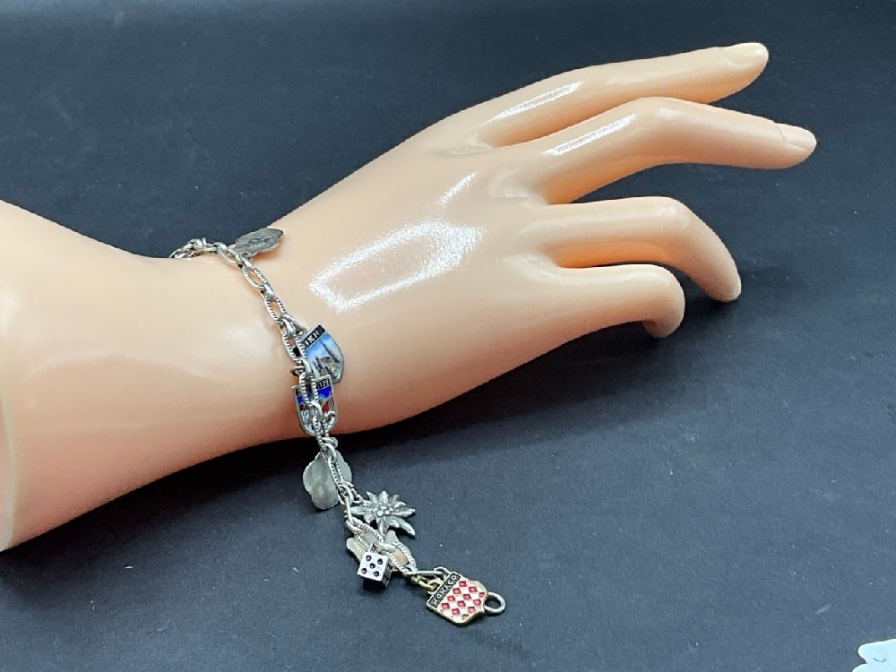8?? Sterling Silver Charm Bracelet 18.66 grams 800 Silver: 8" Sterling Silver Charm Bracelet. Scandinavian 800-835 silver. Total weight: 18.66 grams.