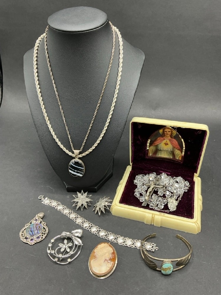 Sterling Silver Jewelry With Catholic Rosary Beads: Sterling Silver Jewelry With Catholic Rosary Beads.Good Condition, Please See Preview Photographs.Total Weight: 93g