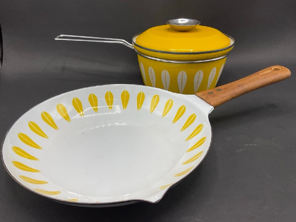 Vintage CatherineHolm Lidded One Handled Pot & Wooden Handled Frying Pan (1 of 4)