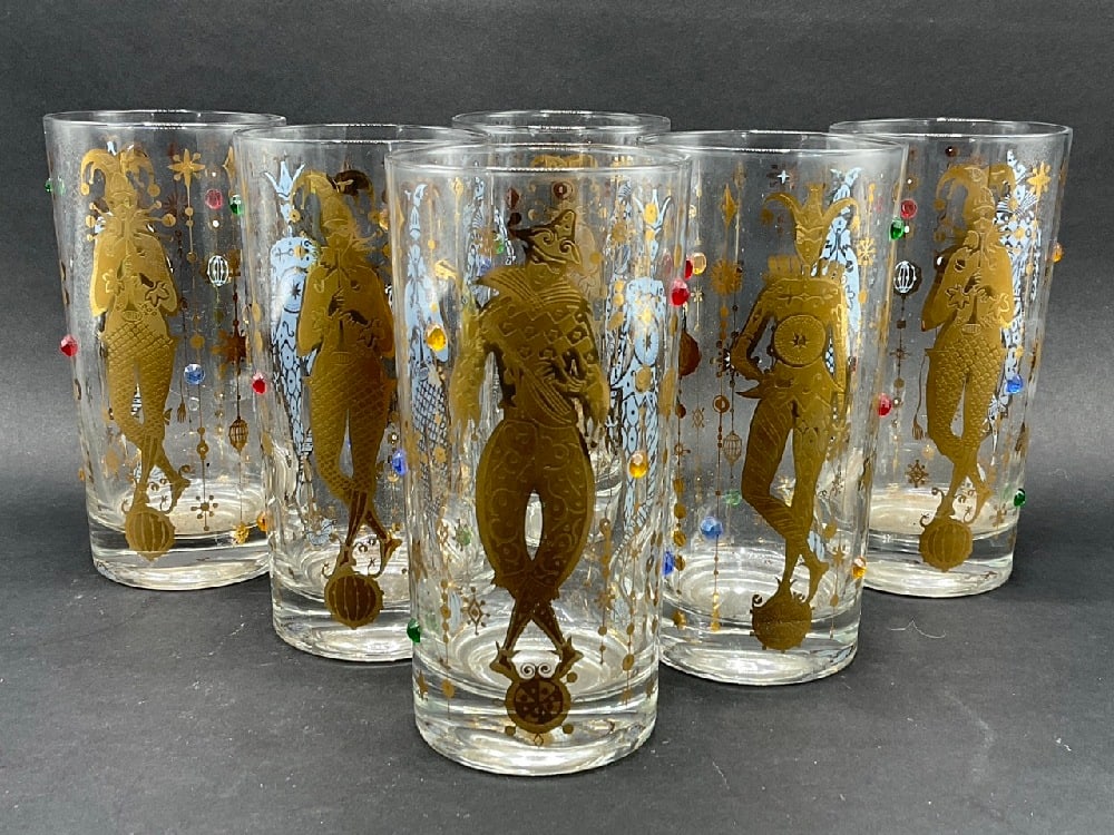 (6) Vintage Culver "Mardis Gras" Highball Glasses: (6) Vintage Culver"‘Mardis Gras" Highball Glasses. Condition: (2) Glasses are have chips on the bottom halves. One glass has (2) chips, please see images. Dimensions: 6”