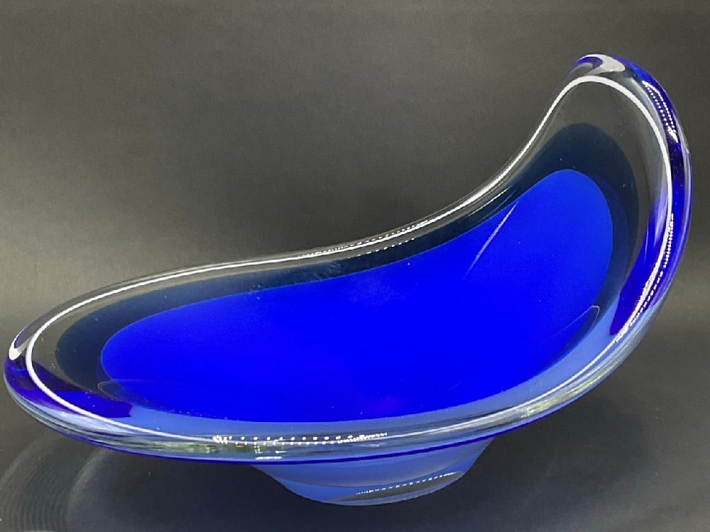 Flygsfors Signed 1950s Blue Coquille Art Glass Bowl: Flygsfors Signed 1950s Blue Coquille Art Glass Bowl. Dimensions: 7” x 12”