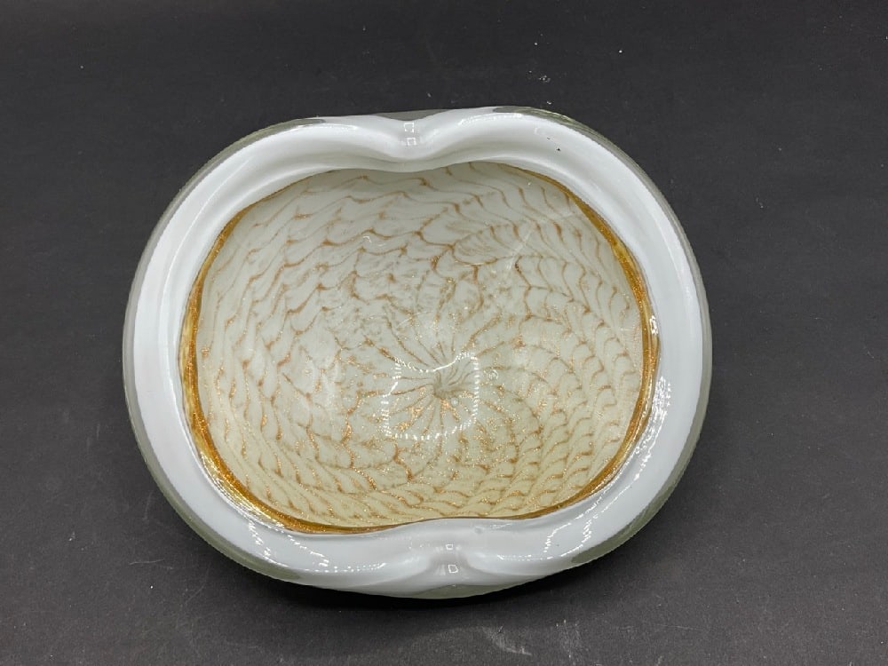 Vintage Murano Glass with Gold Spider Web: Murano Glass with Gold Spider Web.Dimensions: 8”L x 7” W x 2 1/2” HGood Condition, Please See Photograph Preview.