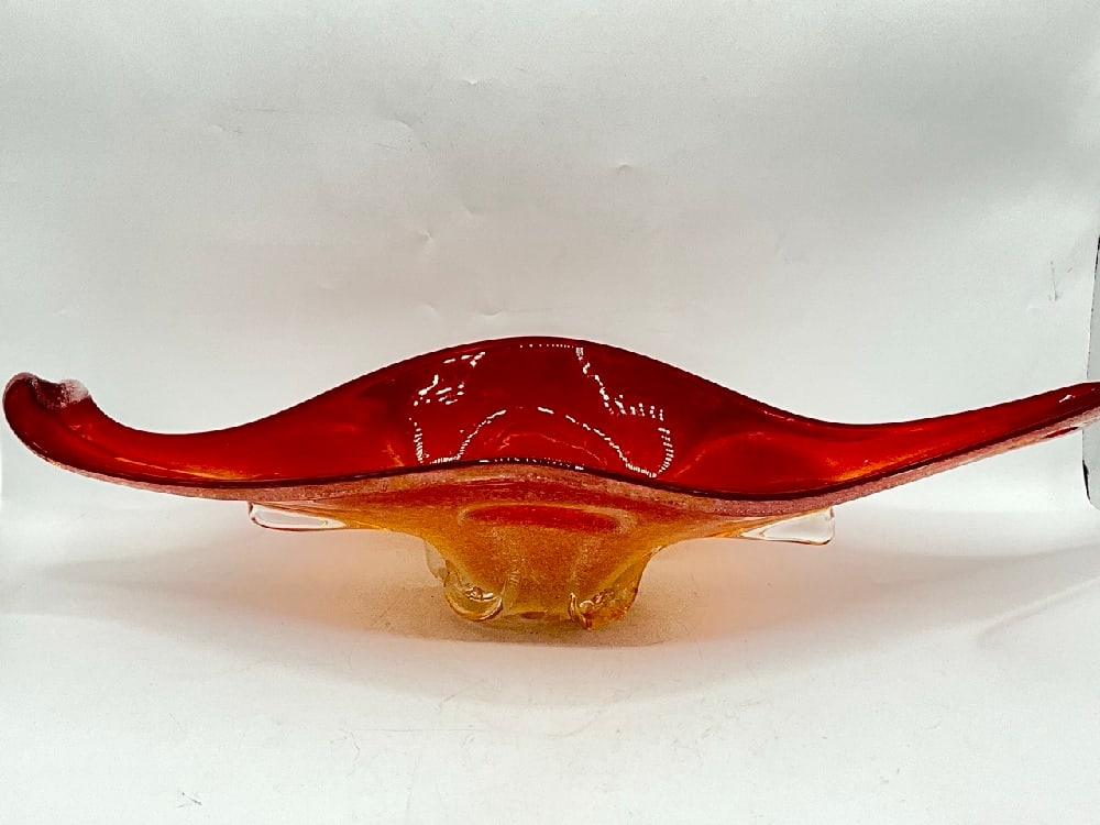 Oversized Murano Art Glass Freeform Centerpiece Bowl: Oversized Murano Art Glass Freeform Centerpiece BowlDimensions: 24”L x 8”W x 5”HGood Condition, Please See Photograph Preview