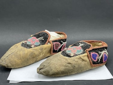 American Indian Iroquois Moccasins