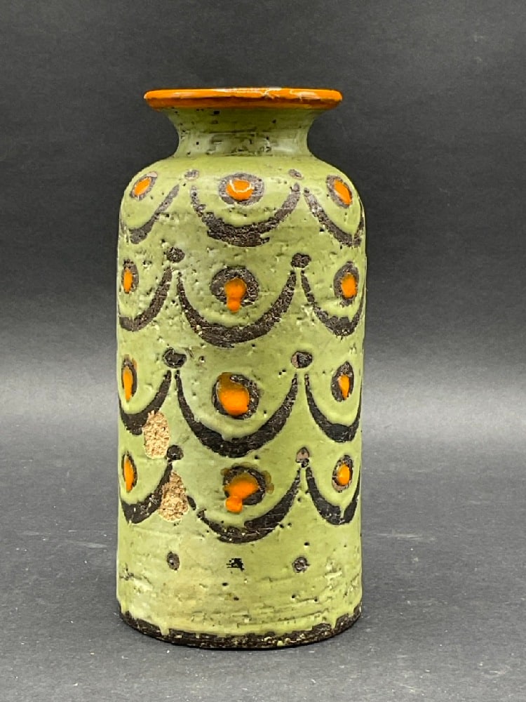 Bitossi/Raymor Vintage Italian Pottery Vase: Bitossi/Raymor Vintage Italian Pottery Vase. Mid 20th Century. Some glaze loss noted. Please see photograph preview. No chips or cracks. Dimensions: 8 1/4” x 4 1/4”