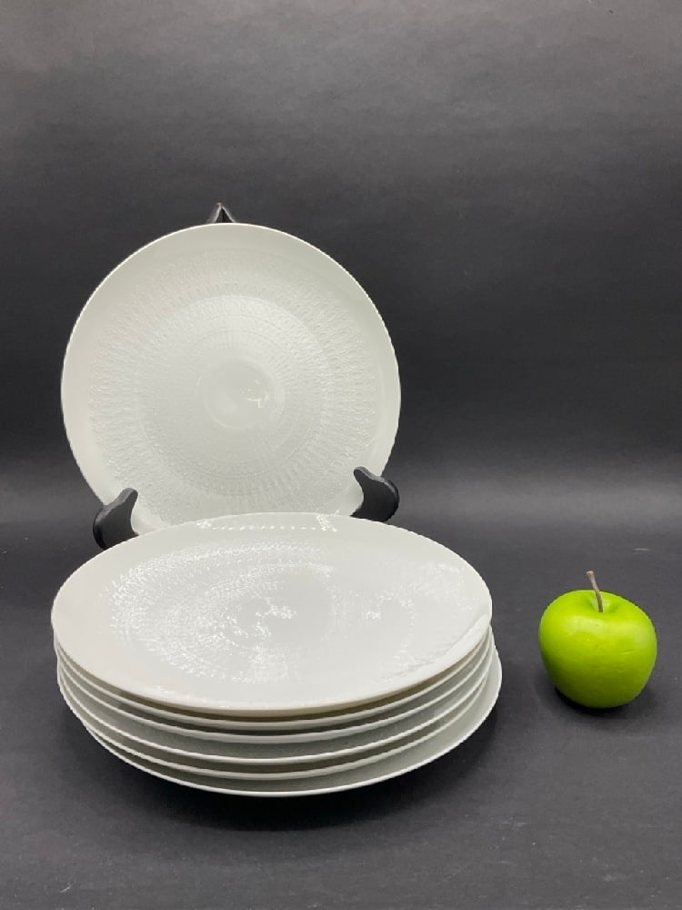 Seven (7) Rosenthal Romance 10 1/4?? Dinner Plates: Rosenthal Romance Seven Qty. 10 1/4” Dinner Plates. Bjorn Winblad Design. Inspected and free of chips or cracks. Please see photograph preview.