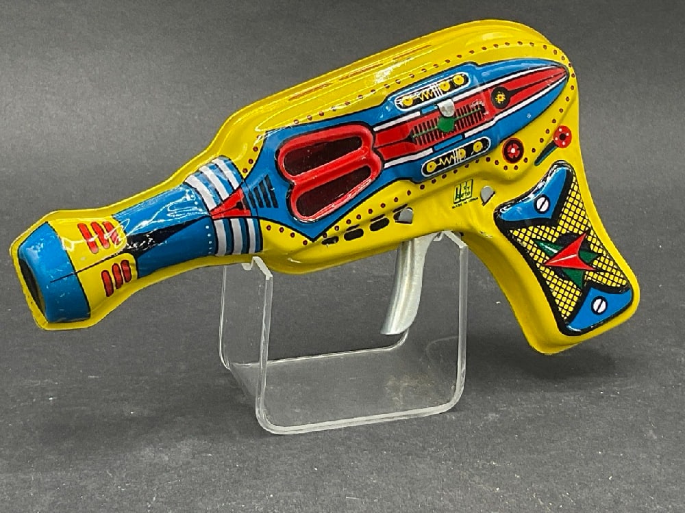 1960’s Space Toy Laser Gun Tin: 1960’s Space Toy Laser Gun Tin.Toy Hero Made in Japan. Dimensions: 4 1/4” x 7”