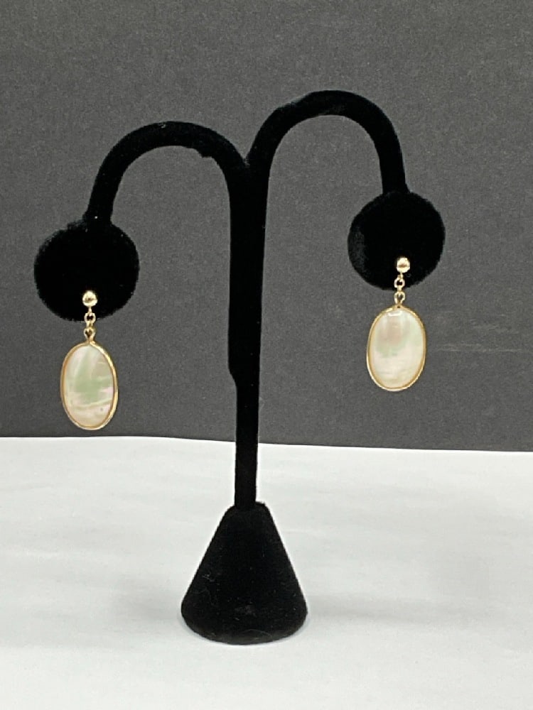 14K Yellow Gold Mabe Pearl Earrings: 14K Yellow Gold Mabe Pearl Earrings.Total weight: 4.4 grams. Dimensions: 3/4” drop