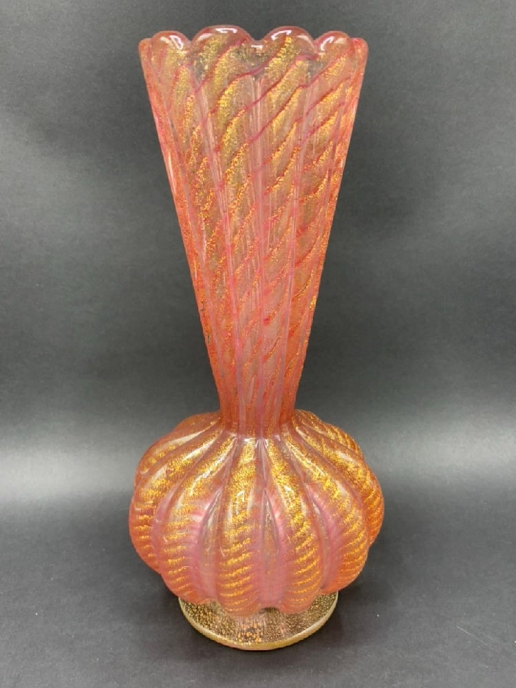 Ercole Barovier & Toso Murano Cordonato D’ oro Vase: Ercole Barovier & Toso Murano Cordonato D’ oro Vase, circa 1950s. Dimensions: 9 1/2” x 4 1/2”